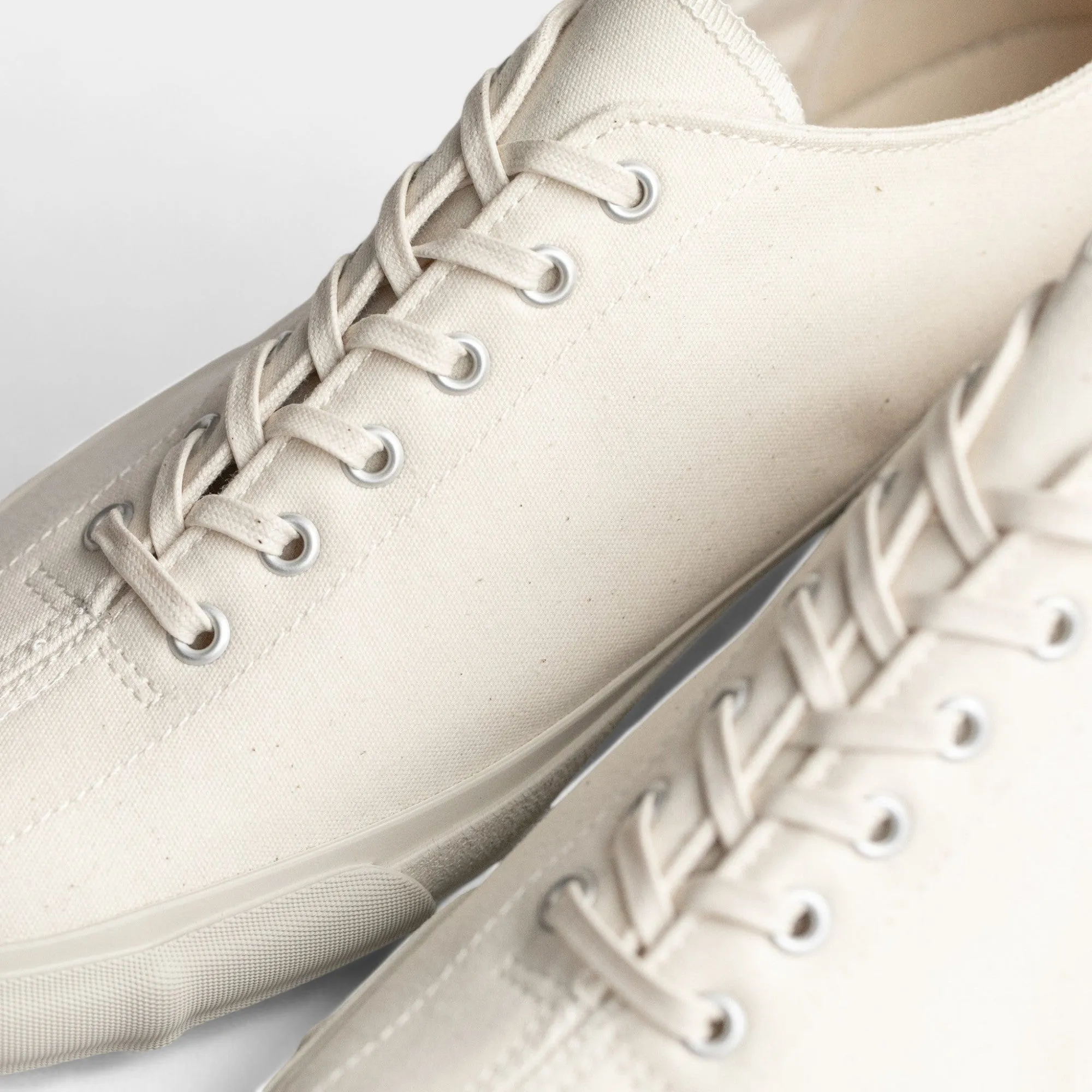 Minima Shoe, White