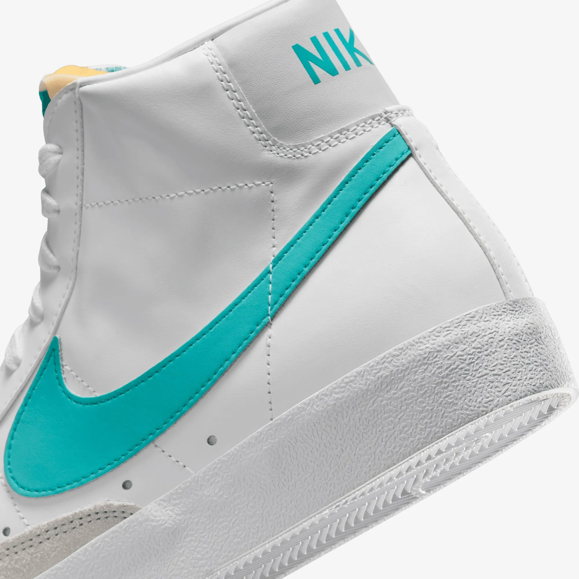 NIKE | BLAZER MID '77 VINTAGE { SUMMIT WHITE/DUSTY CACTUS-WHITE