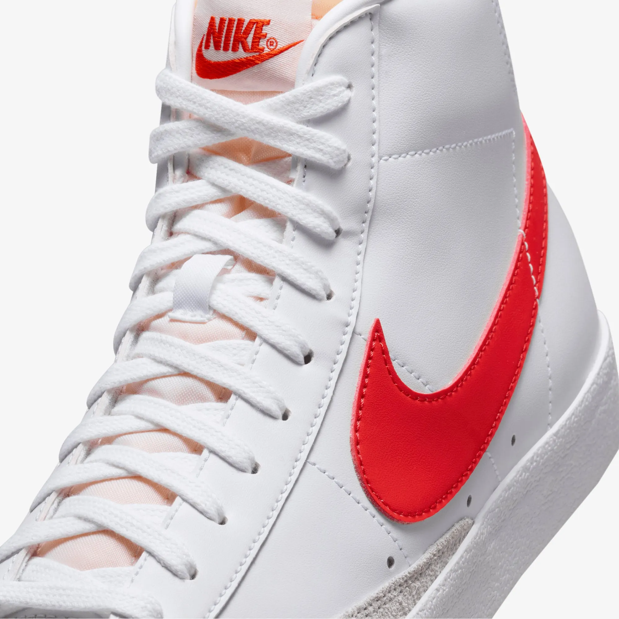 Nike | BLAZER MID '77 VINTAGE { WHITE/PICANTE RED-SUMMIT WHITE