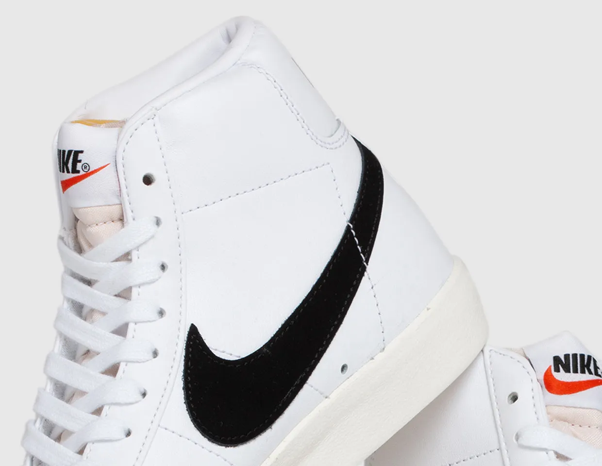 Nike Women's Blazer Mid '77 White / Black