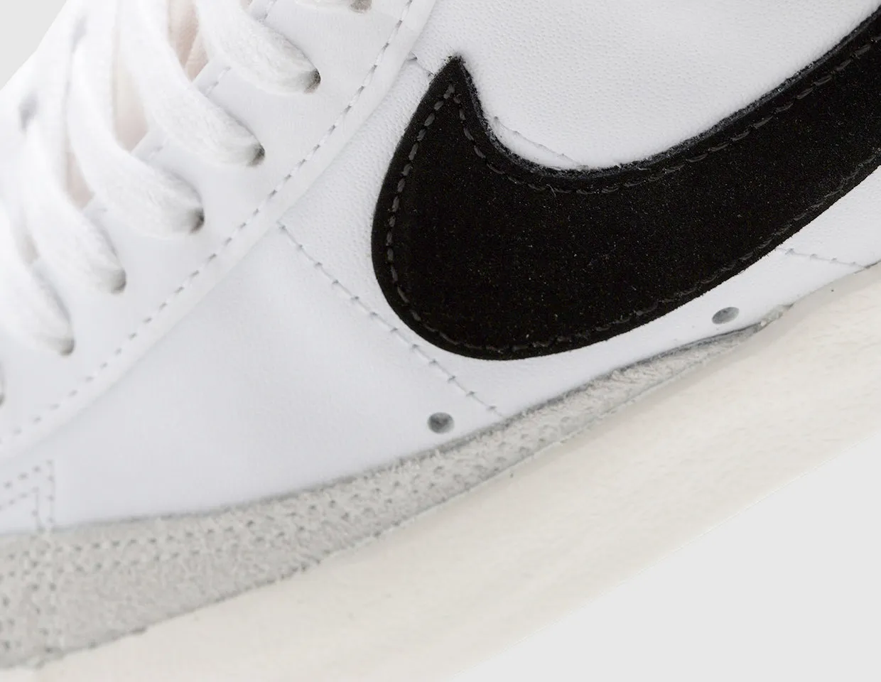 Nike Women's Blazer Mid '77 White / Black