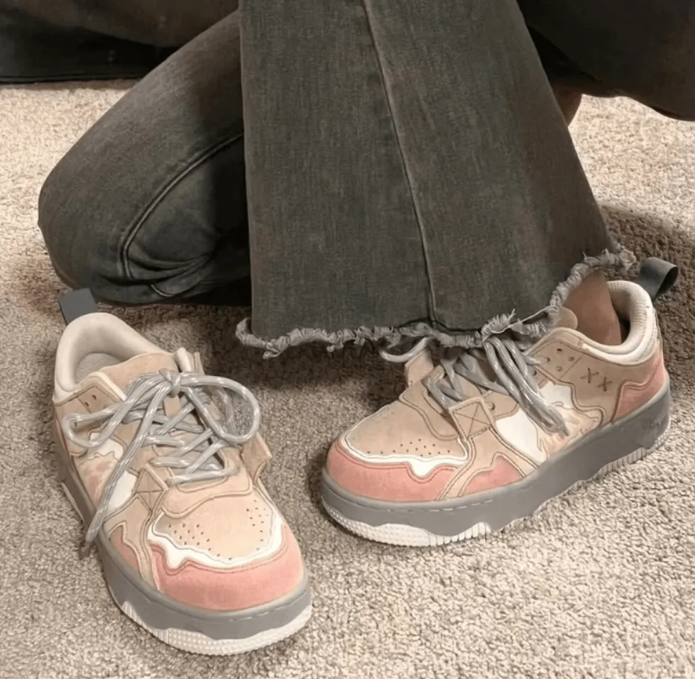 Retro Women’s Student Sneakers – Stylish & Comfortable Footwear