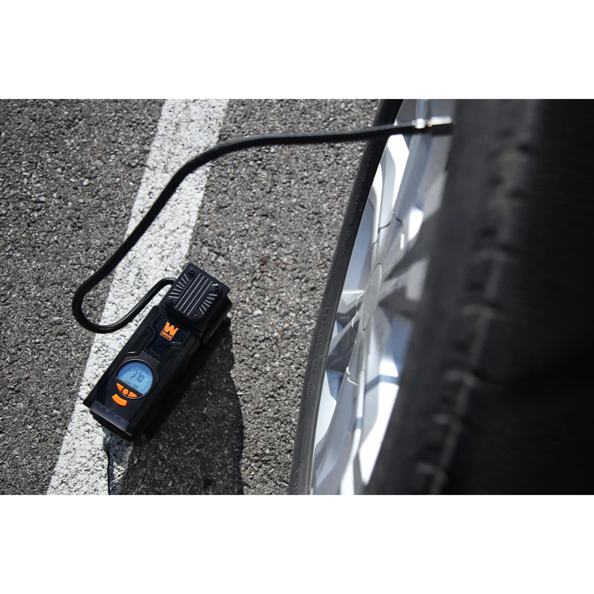 WEN AA2230 12V 100 PSI 1.25 CFM Portable Air Compressor and Tire Inflator with Carrying Case