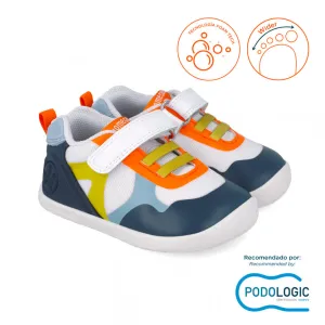 White multicolor respectful sports shoes first steps